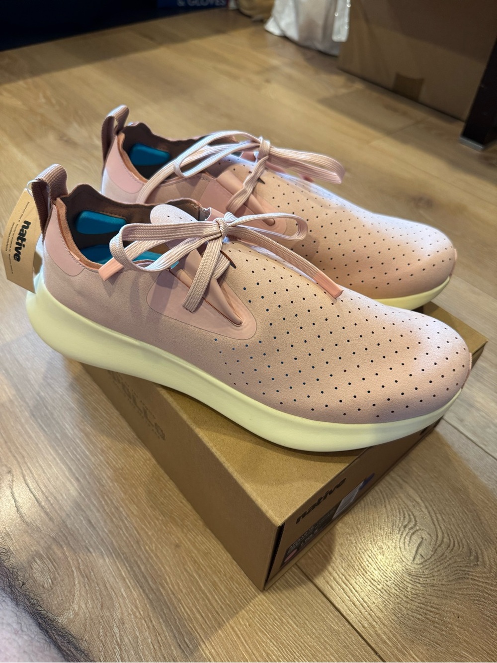 Native Apollo 10 men’s Pink Lightweight Sneakers